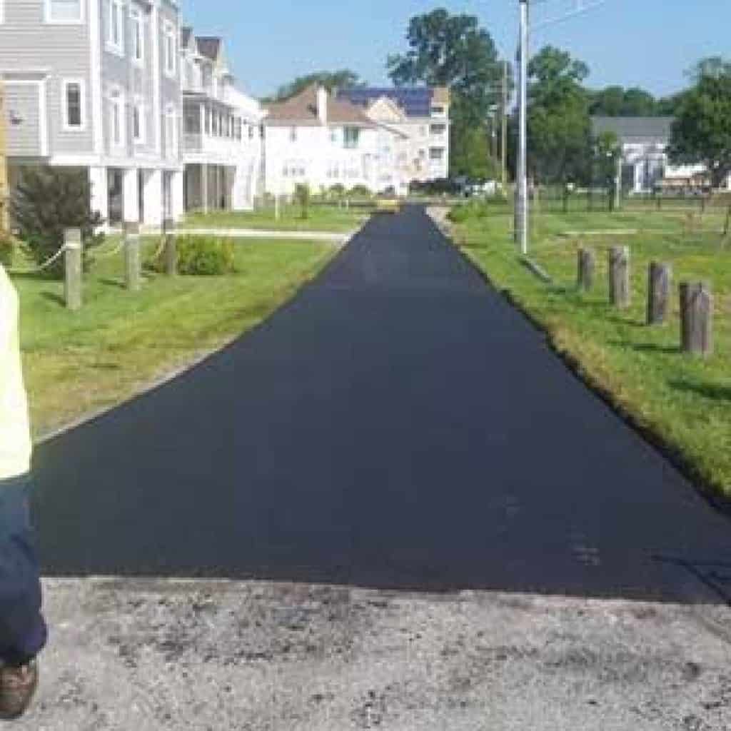 Working with An Asphalt Company for your HOA Maintenance