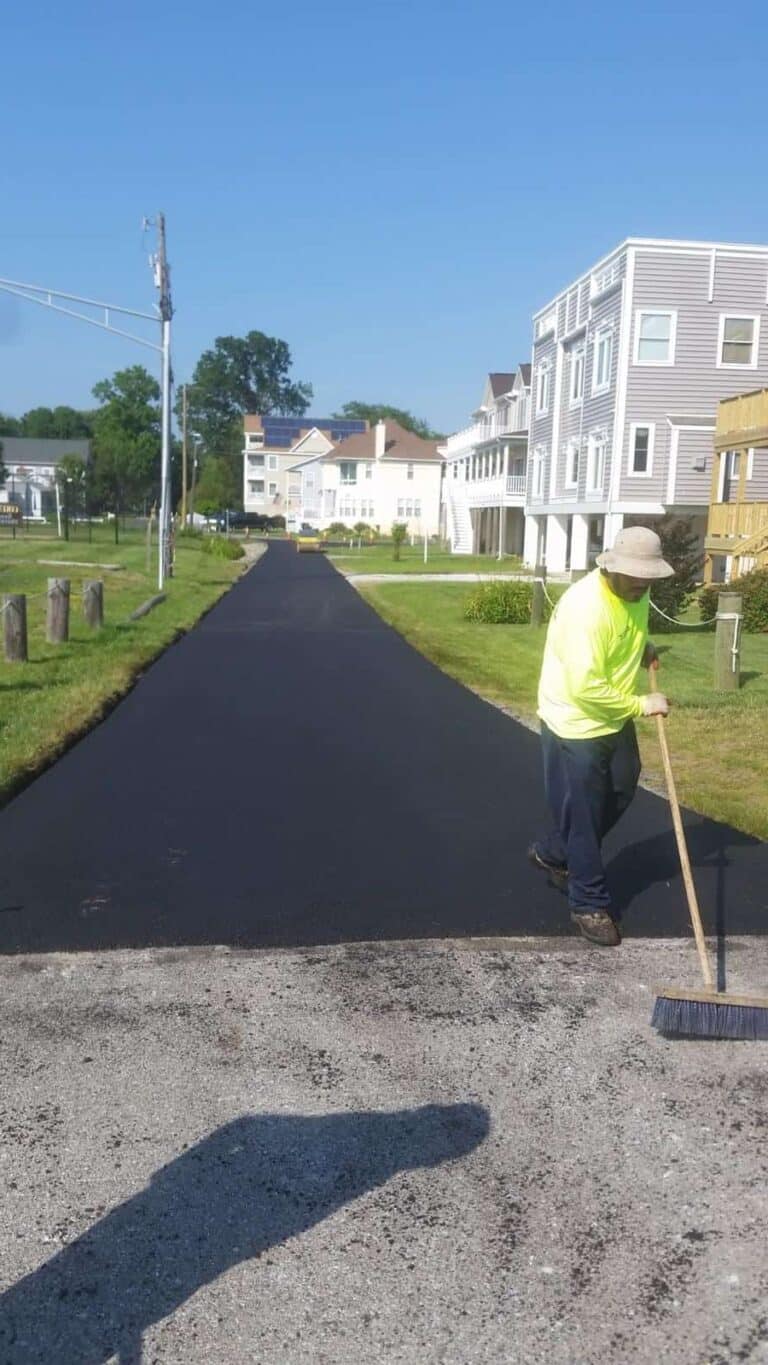 Asphalt Paving & Sealcoating Contractor